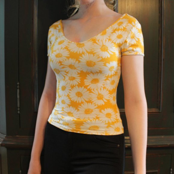 Yellow flower shirt - Picture 1 of 3